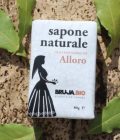 sapone naturale alloro con foglie di alloro